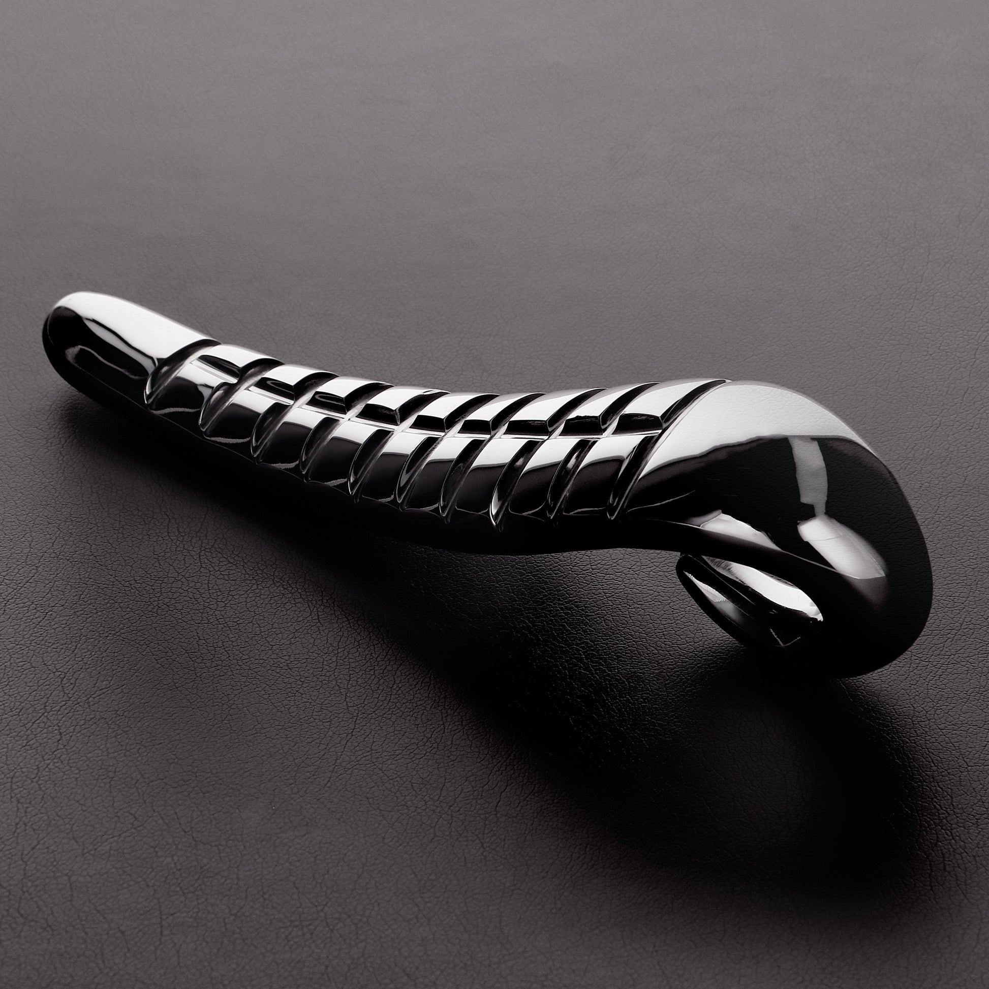 Gode en métal Devil Tongue 14 x 3.5 cm
